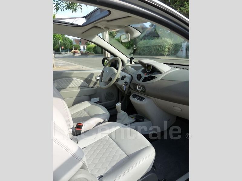 VOLANT EN CUIR BEIGE TWINGO II INITIALE 2010