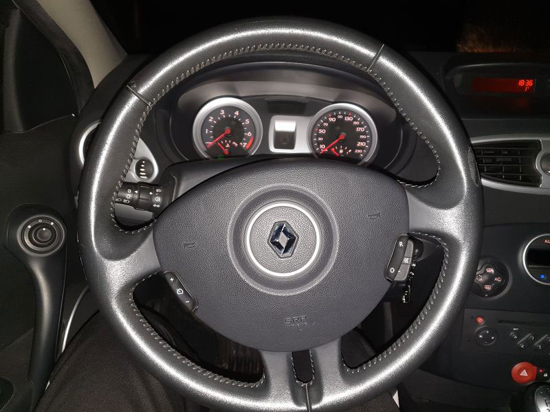 Volant Renault Clio 3 finition cuir nappa - S.A.R.L Sterling